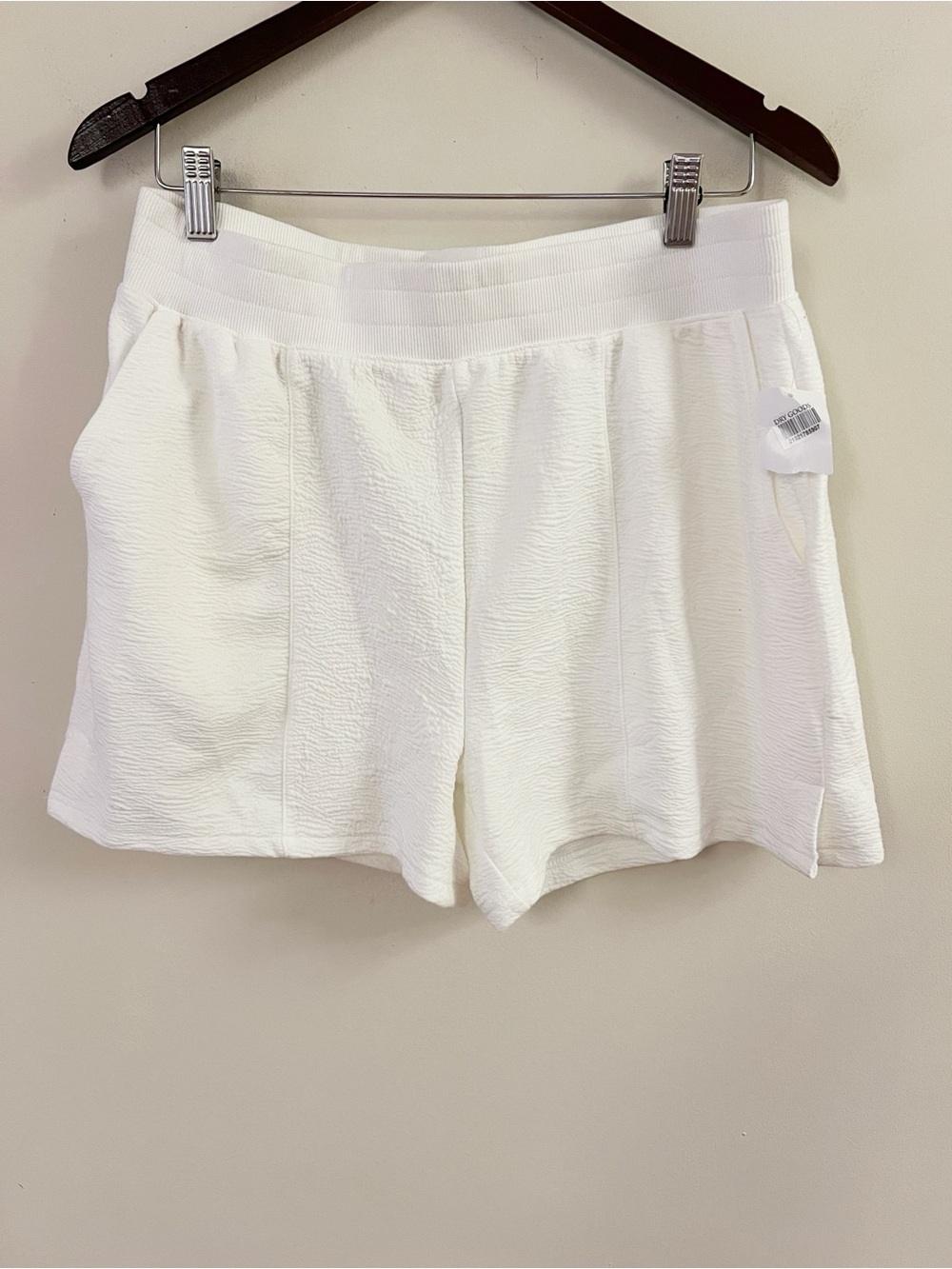 Thread & Supply White Textured Knit Elastic Waist Shorts Pull on NEW Large